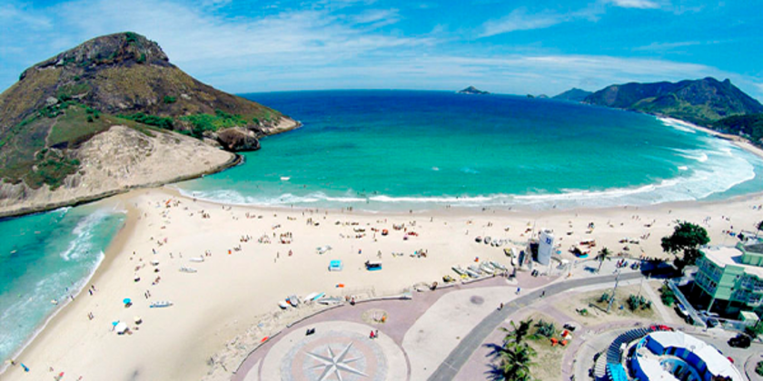 Foto ampla de praia ilustrando o que fazer no frio no Rio de Janeiro - Praia da Macumba - Recreio dos Bandeirantes