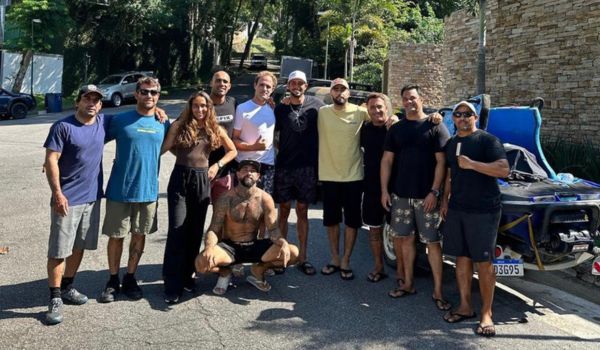 Gigantes nas Ondas e na Atitude Surfistas do Rio de Janeiro Rumo ao RS para Salvar Vidas com seus Jetskis